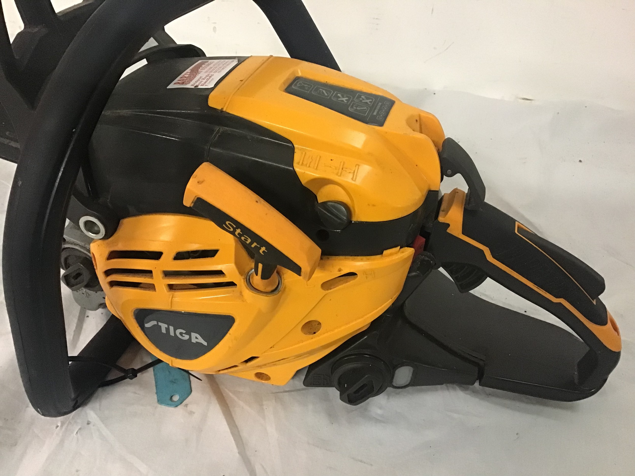 Tiga petrol chainsaw. - Image 2 of 2