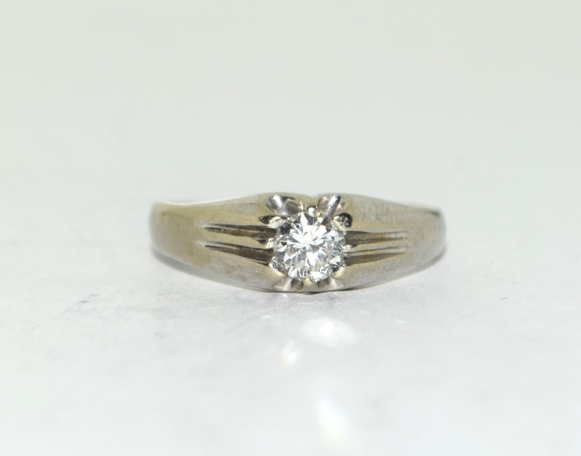 An 18ct white gold gents single stone ring of approx 50 points. Size S