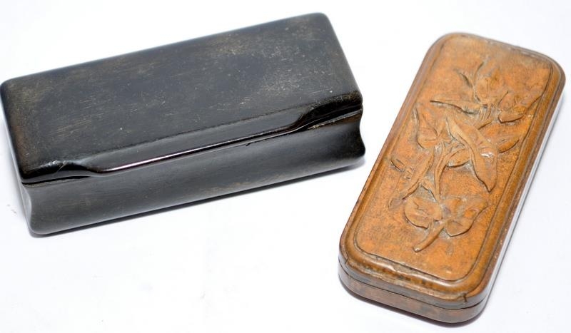 Two vintage snuff boxes to include a carved wood example with a sliding lid and another formed