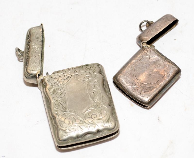 Quantity of precious metal collectible items to include hallmarked silver vesta cases and a 9ct gold - Image 2 of 3