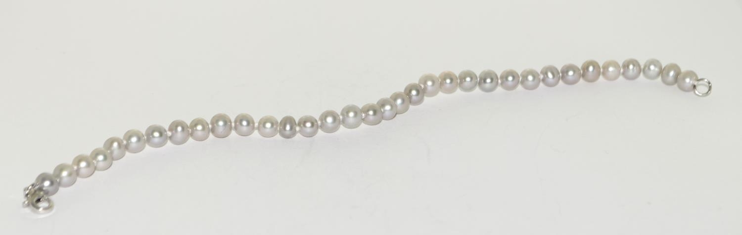 Cultured pearl silver clasp bracelet.