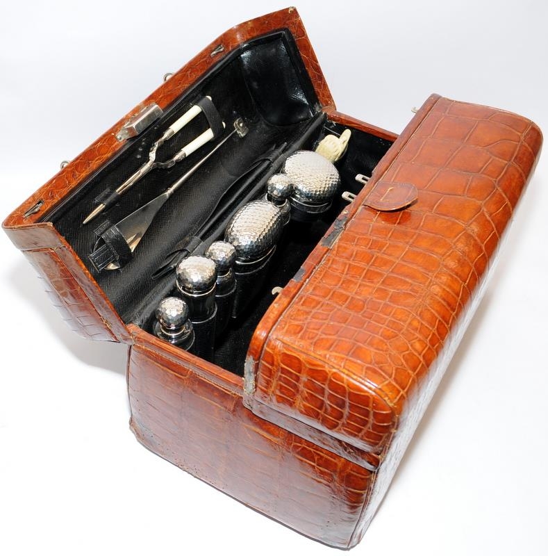 A Moynat of Paris "Croco de Voyage" 1910 a gentlemans travelling fitted vanity case in brown - Image 6 of 9