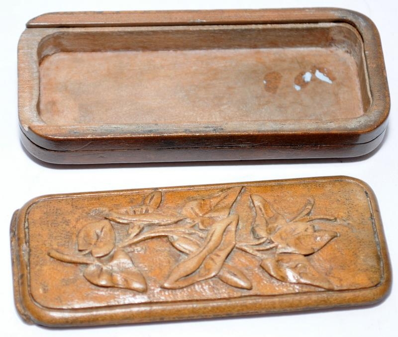 Two vintage snuff boxes to include a carved wood example with a sliding lid and another formed - Image 2 of 3