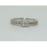 Platinium ladies diamond ring set with diamond shoulders H/M in ring as 0.25ct size L