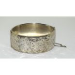 Silver embossed full bracelet