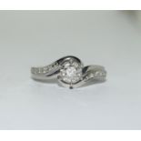 9ct white gold ladies diamond twist ring H/Min ring as 0.25ct size M