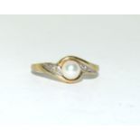 9ct gold ladies Diamond and pearl ring size S