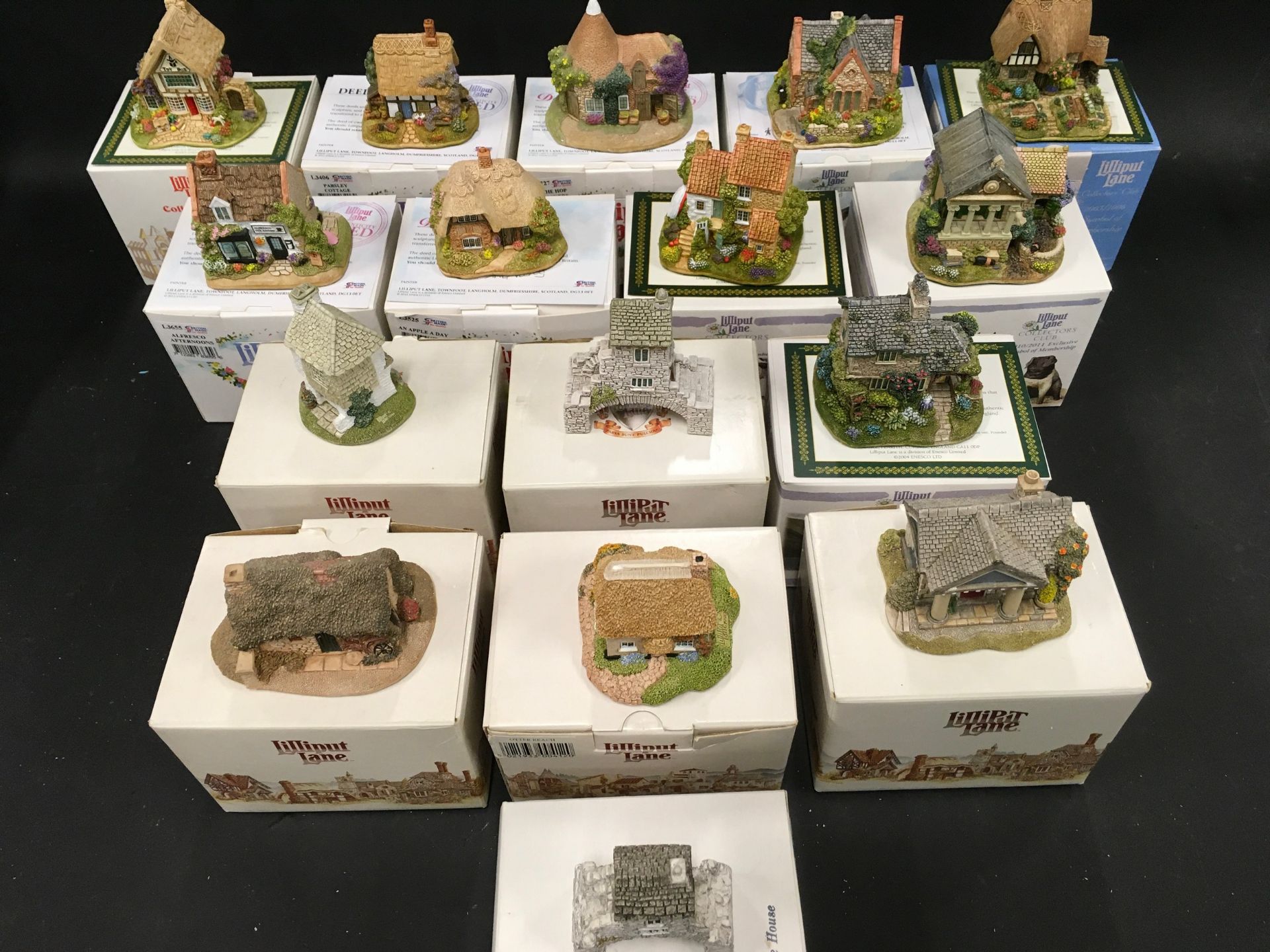 Lilliput Lane: Boxed collection to include Kenny's Homestead, Cabbage Patch Corner, Bridge House x - Image 2 of 3