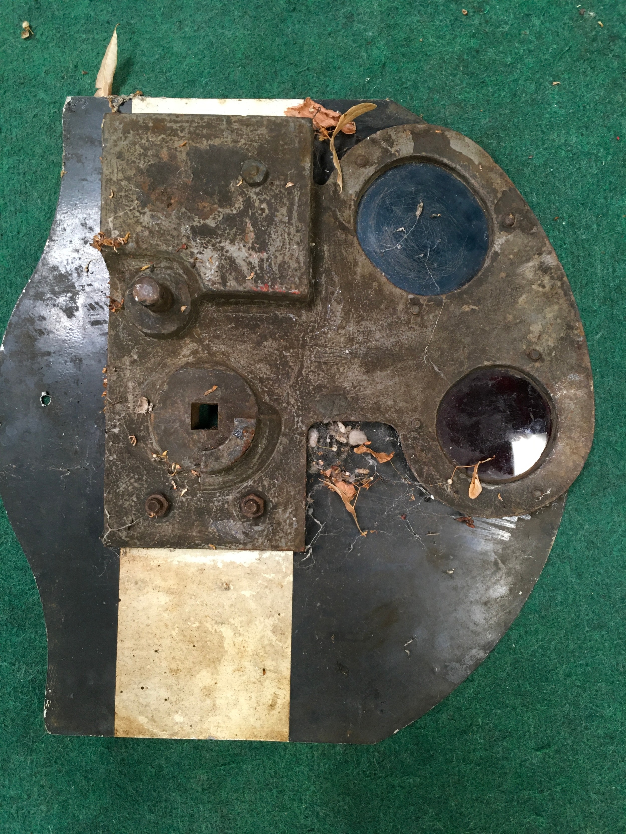 Railway shunting signal. 159x52cm (Main Section), 40x37cm (Smaller section). We believe it to be - Image 3 of 3