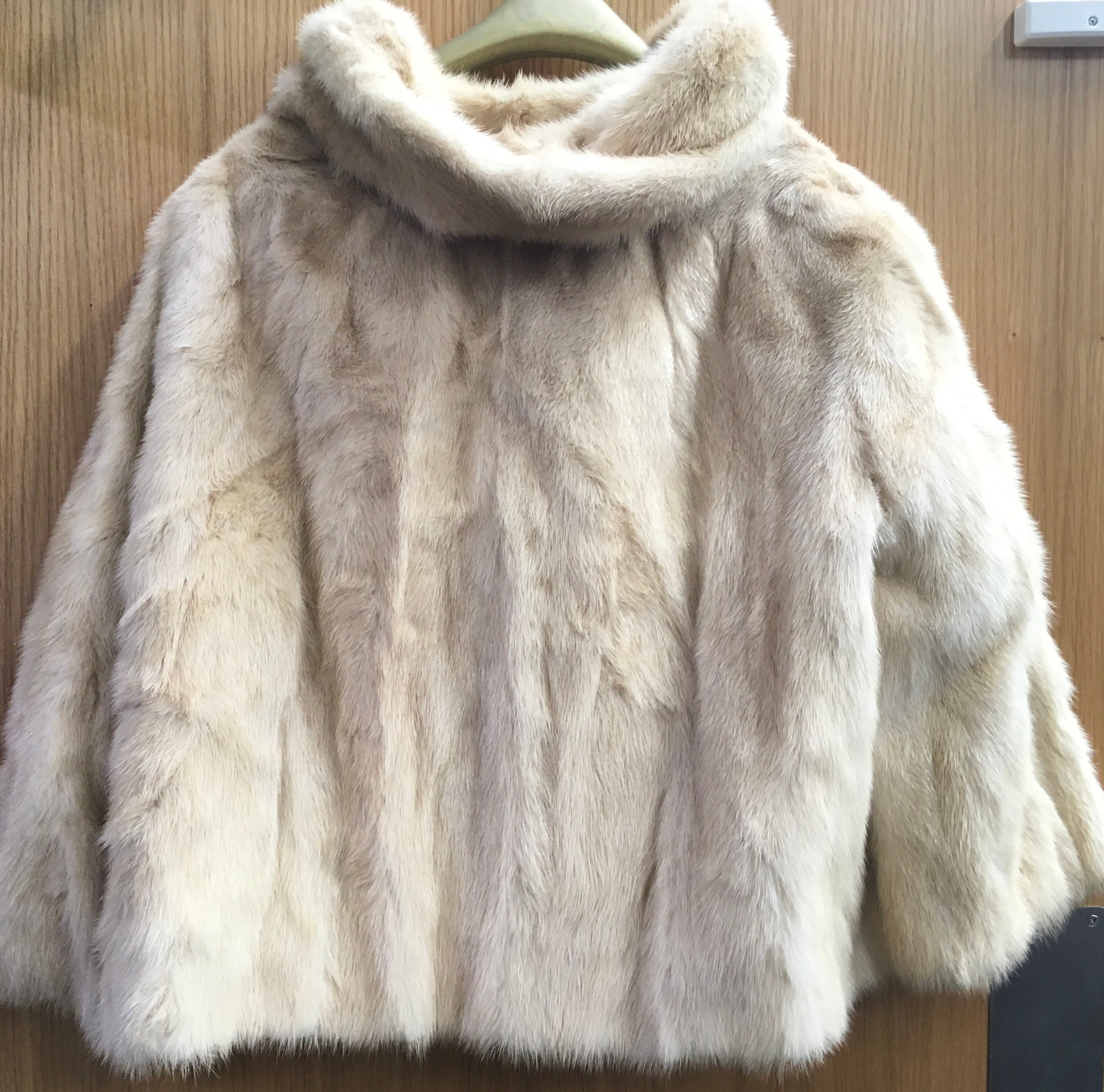 Two vintage short fur coats, one dark brown one cream - Image 4 of 5