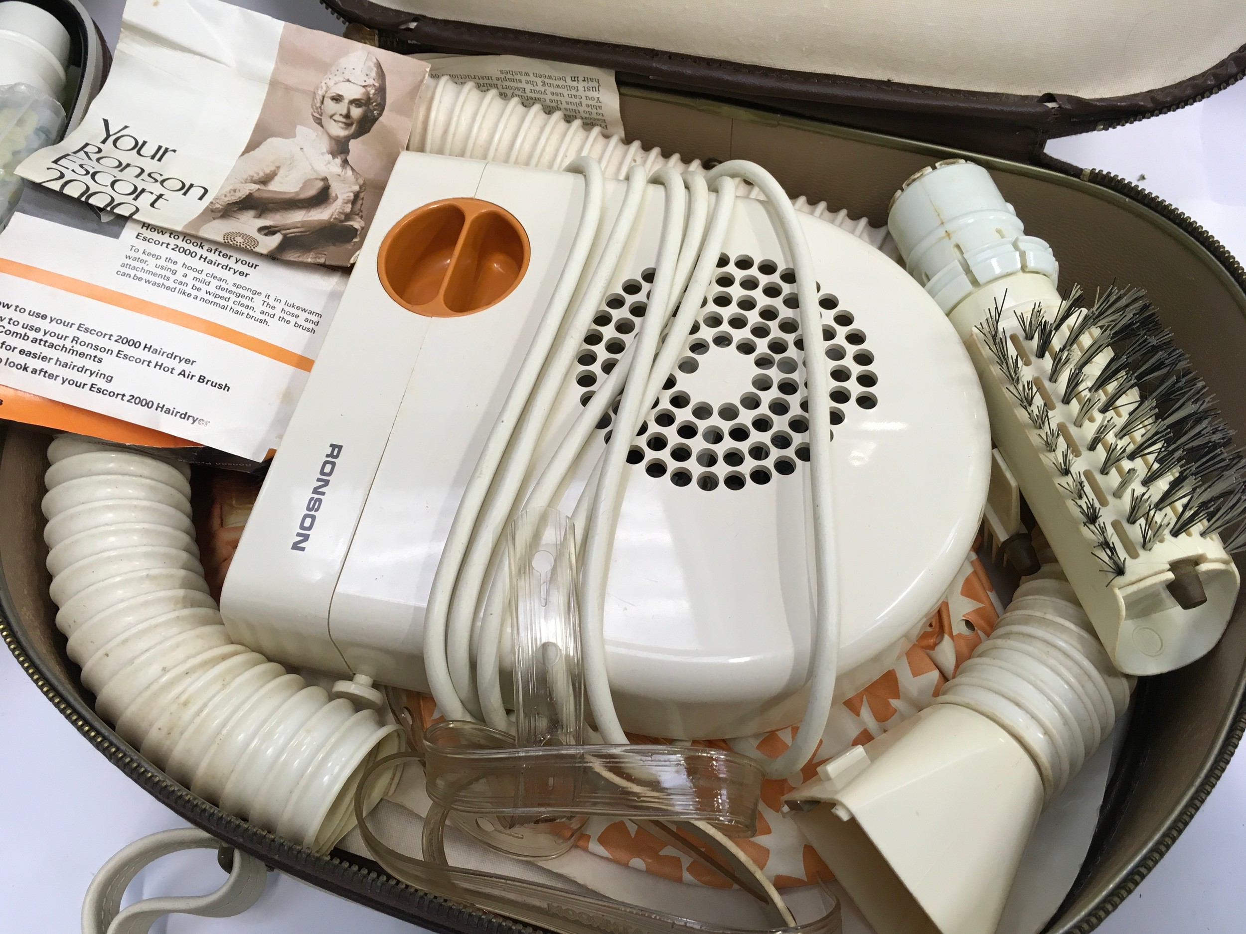 Two vintage 1970's Ronson Escort 2000 hairdryers both cased one with outer box (2). - Image 3 of 4