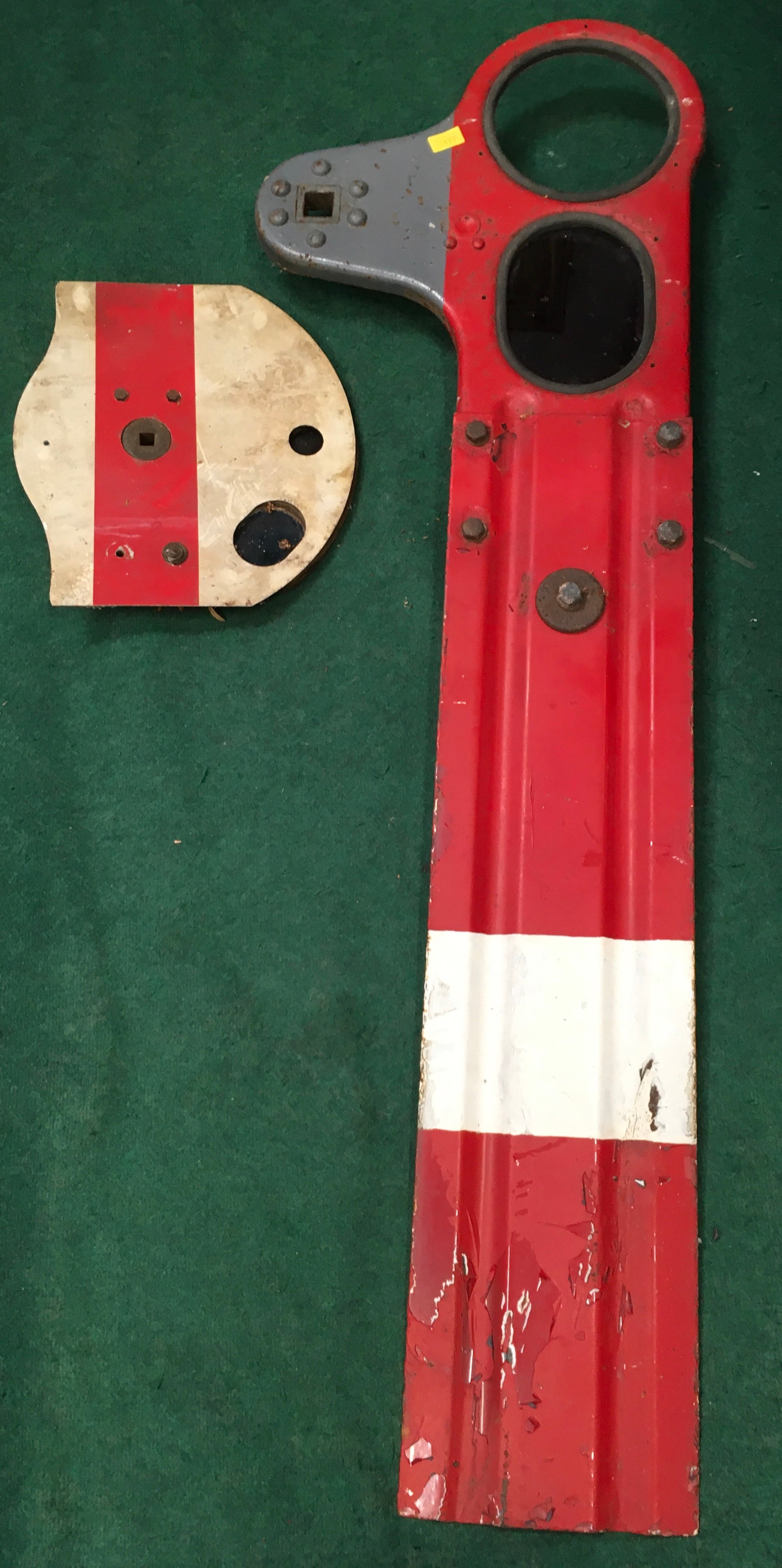 Railway shunting signal. 159x52cm (Main Section), 40x37cm (Smaller section). We believe it to be