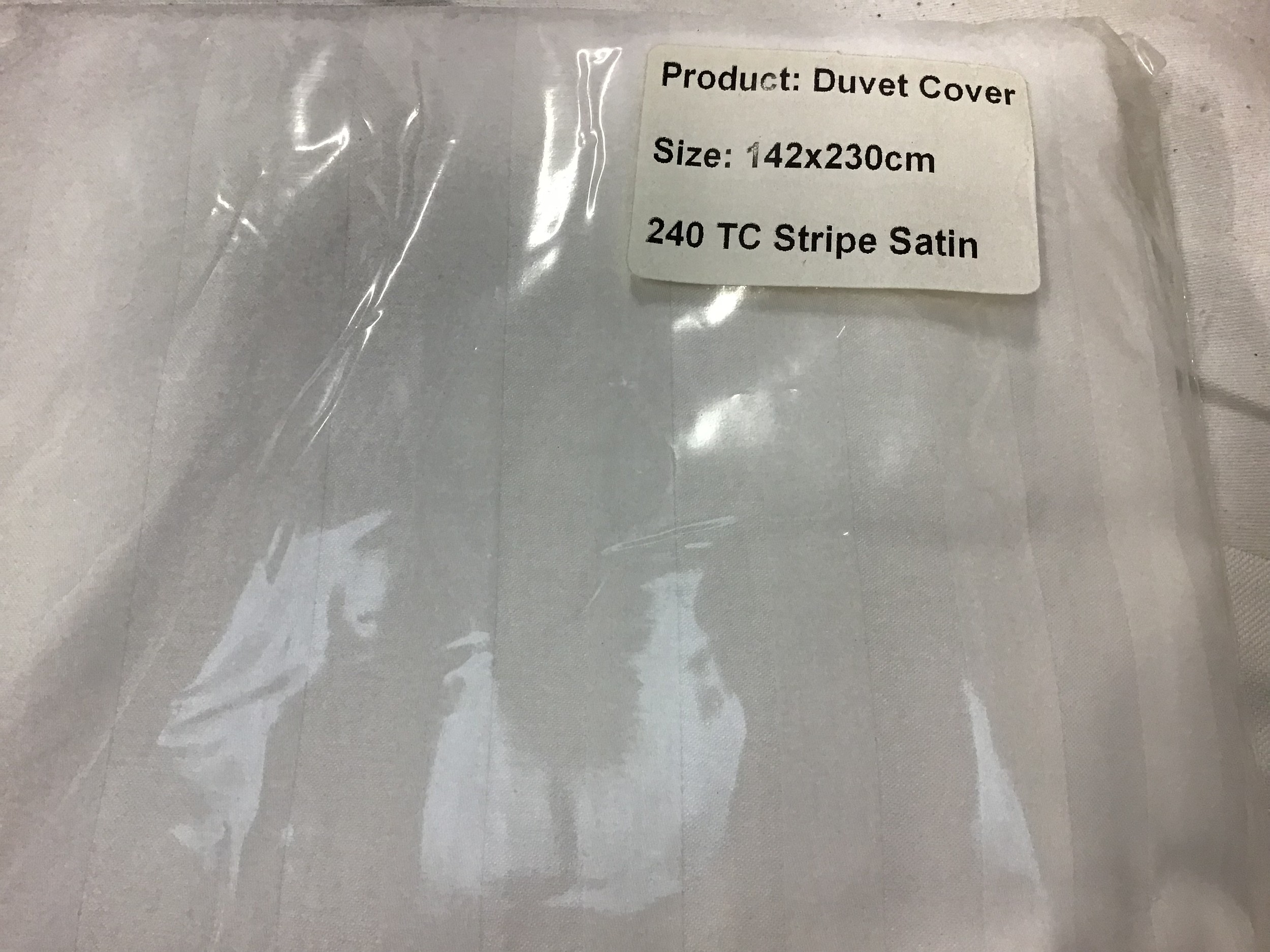 13 brand new white striped satin duvet covers. Size 142 x 230cm. - Image 2 of 2