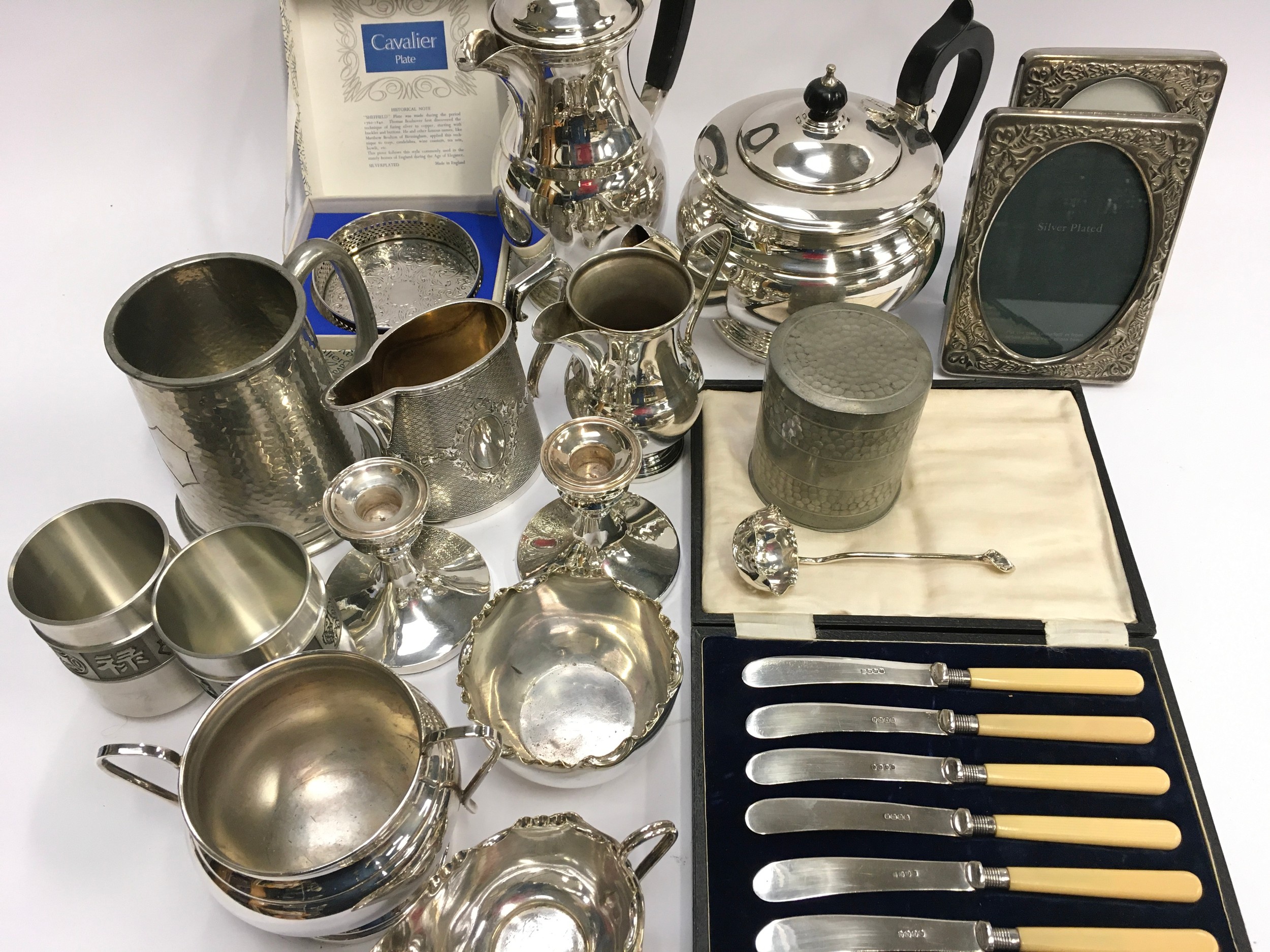 Box of silver plate and pewter, various manufacturers. - Image 2 of 2