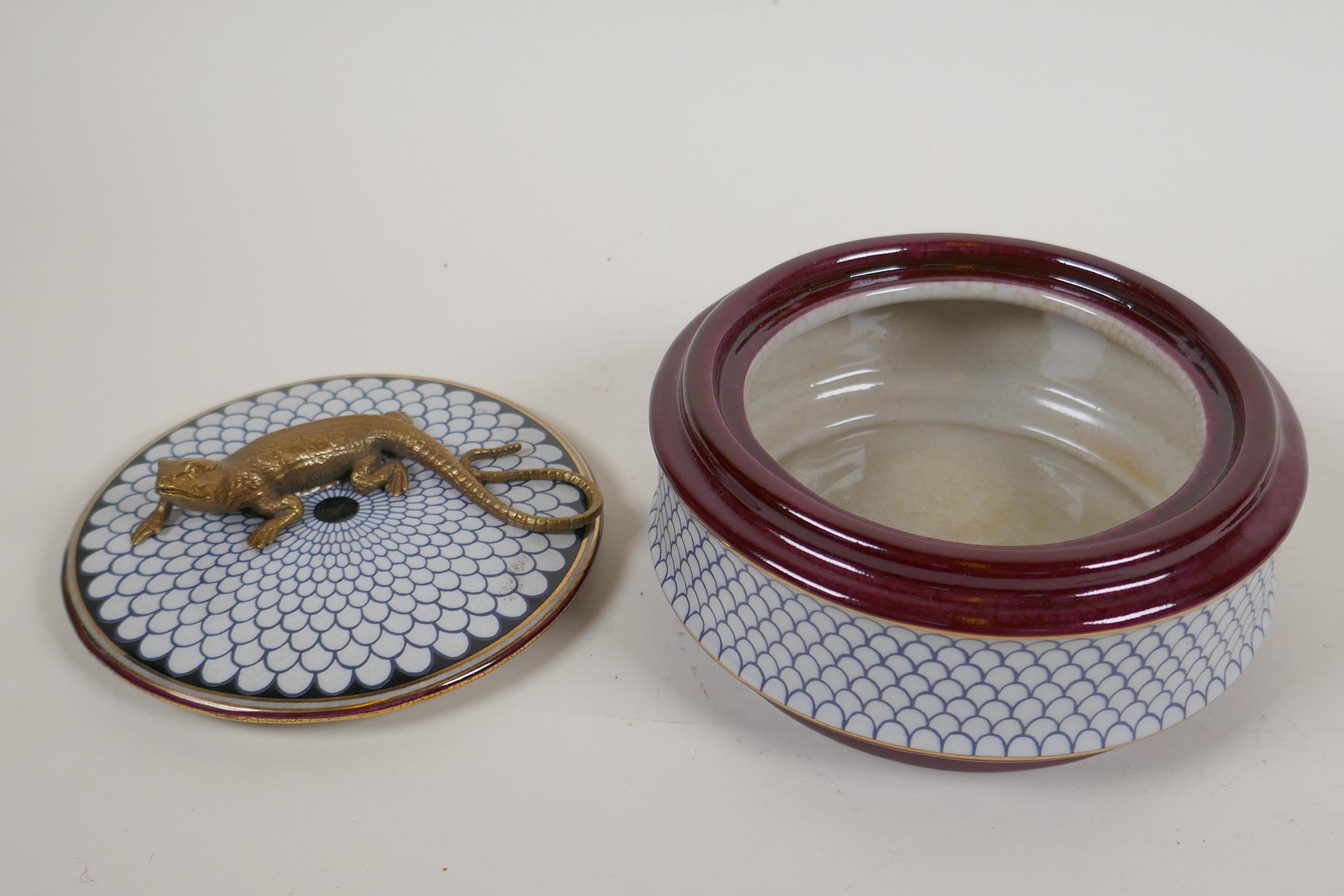 A porcelain trinket box, the cover with a bronzed figure of a lizard, 5½" diameter - Image 12 of 12