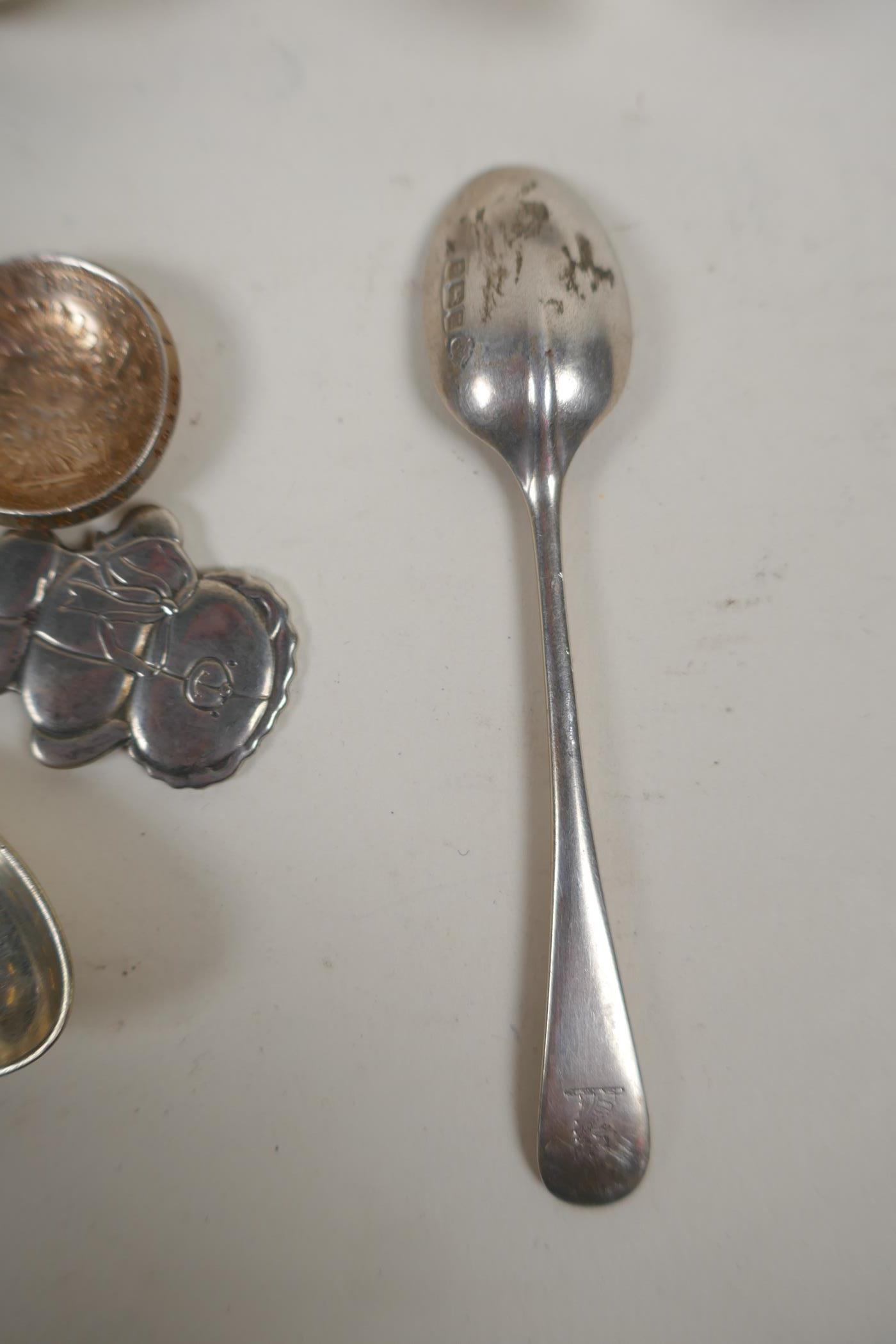 A hallmarked silver mustard pot, Birmingham 1913, a silver rattail teapspoon, silver backed hair - Image 3 of 6