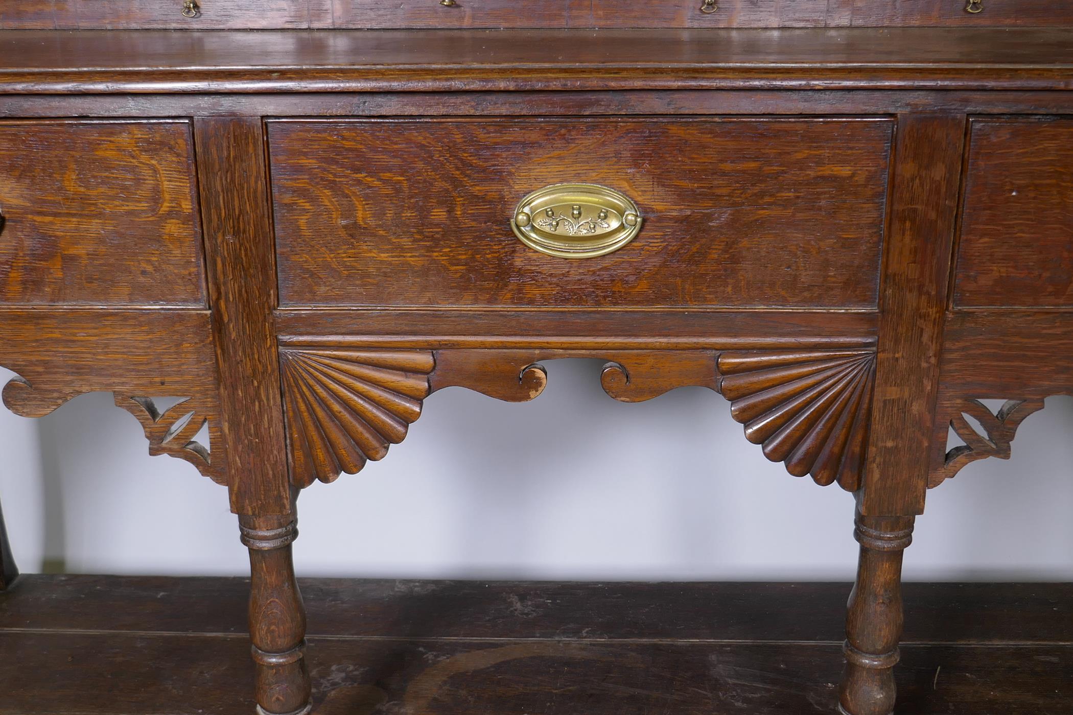 A Georgian oak Welsh potboard dresser, the upper rack with shaped frieze and two shelves, the base - Image 4 of 5