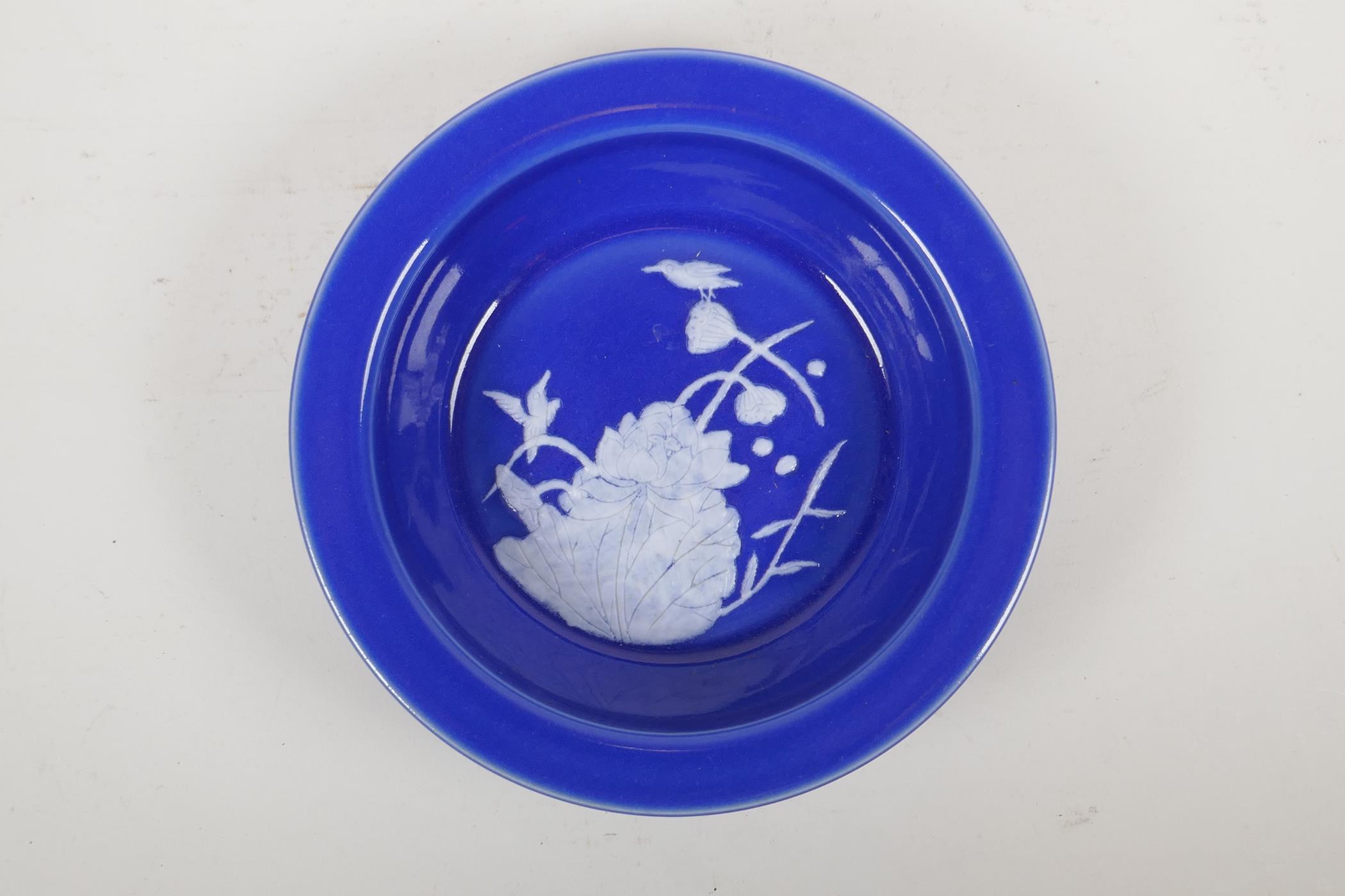 A Chinese blue glazed porcelain bowl with white enamelled bird and flower decoration, 9" diameter - Image 4 of 6