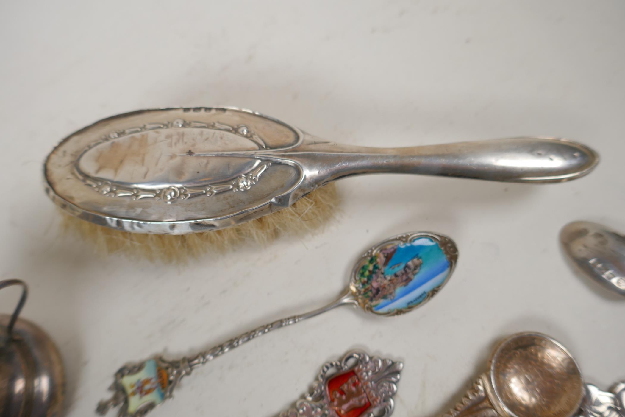 A hallmarked silver mustard pot, Birmingham 1913, a silver rattail teapspoon, silver backed hair - Image 5 of 6