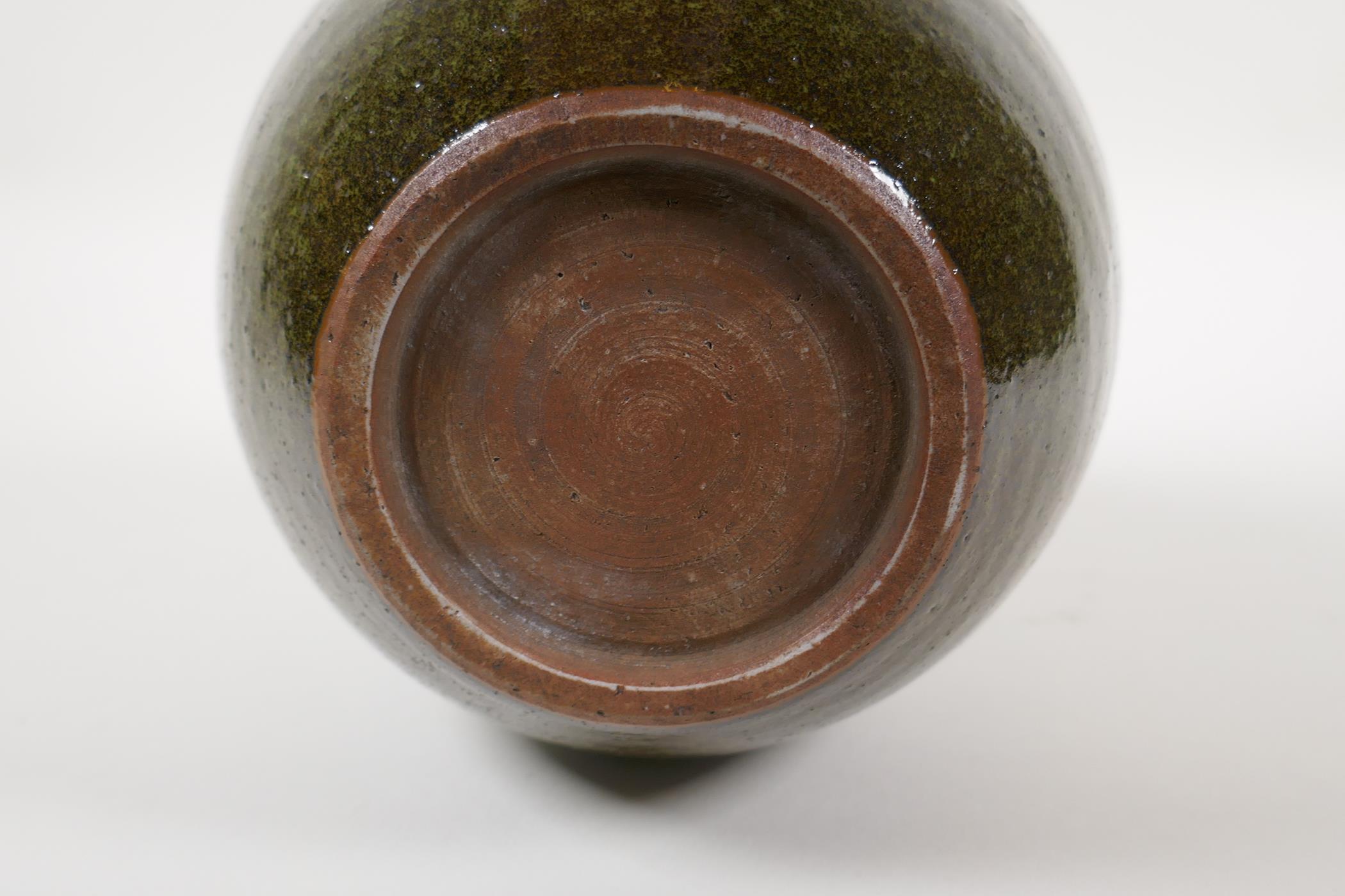 A Chinese green speckled glaze pottery jar, 7" high - Image 5 of 5