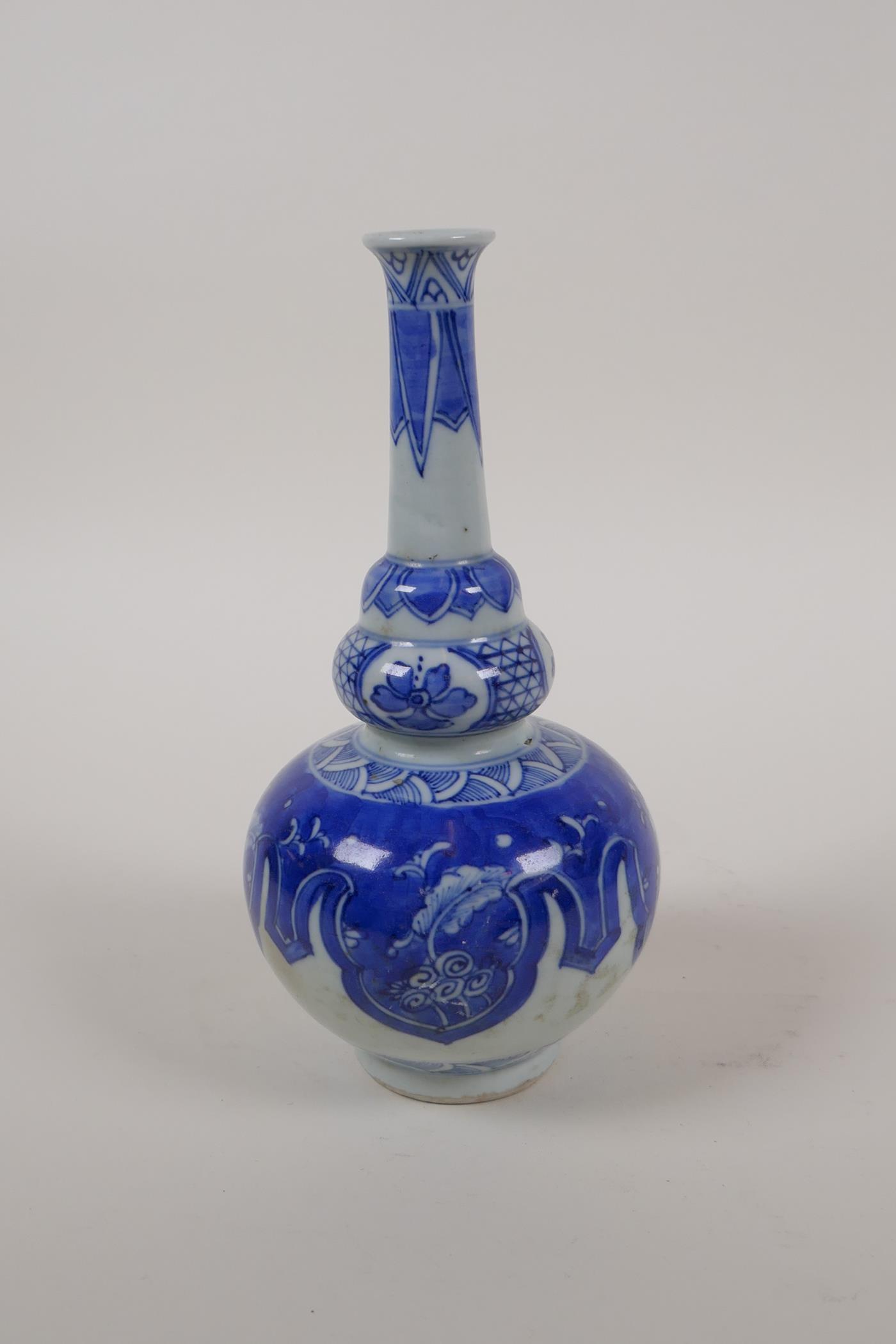 A blue and white porcelain slender necked vase, marked to base, 7" high - Image 3 of 5