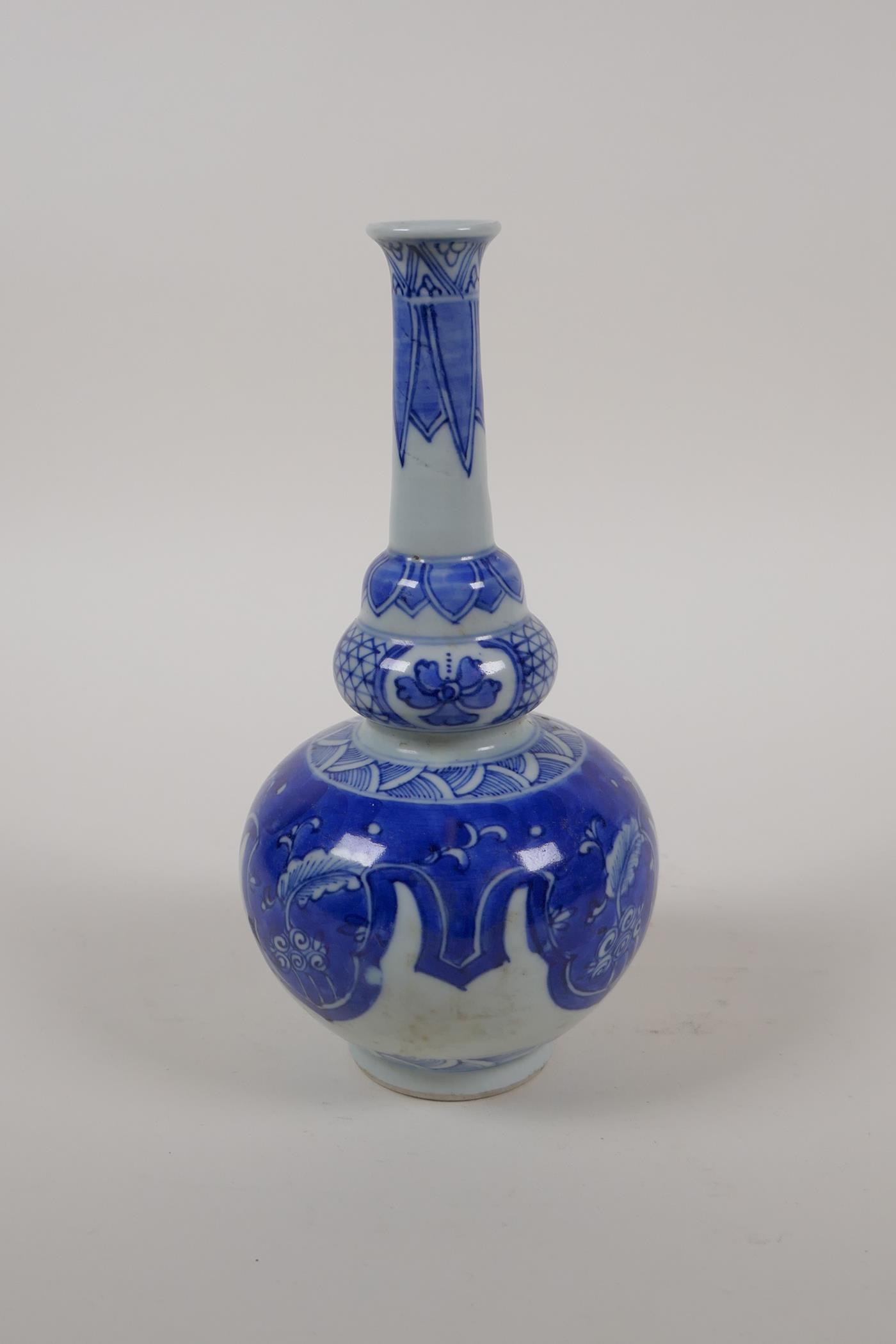 A blue and white porcelain slender necked vase, marked to base, 7" high - Image 2 of 5