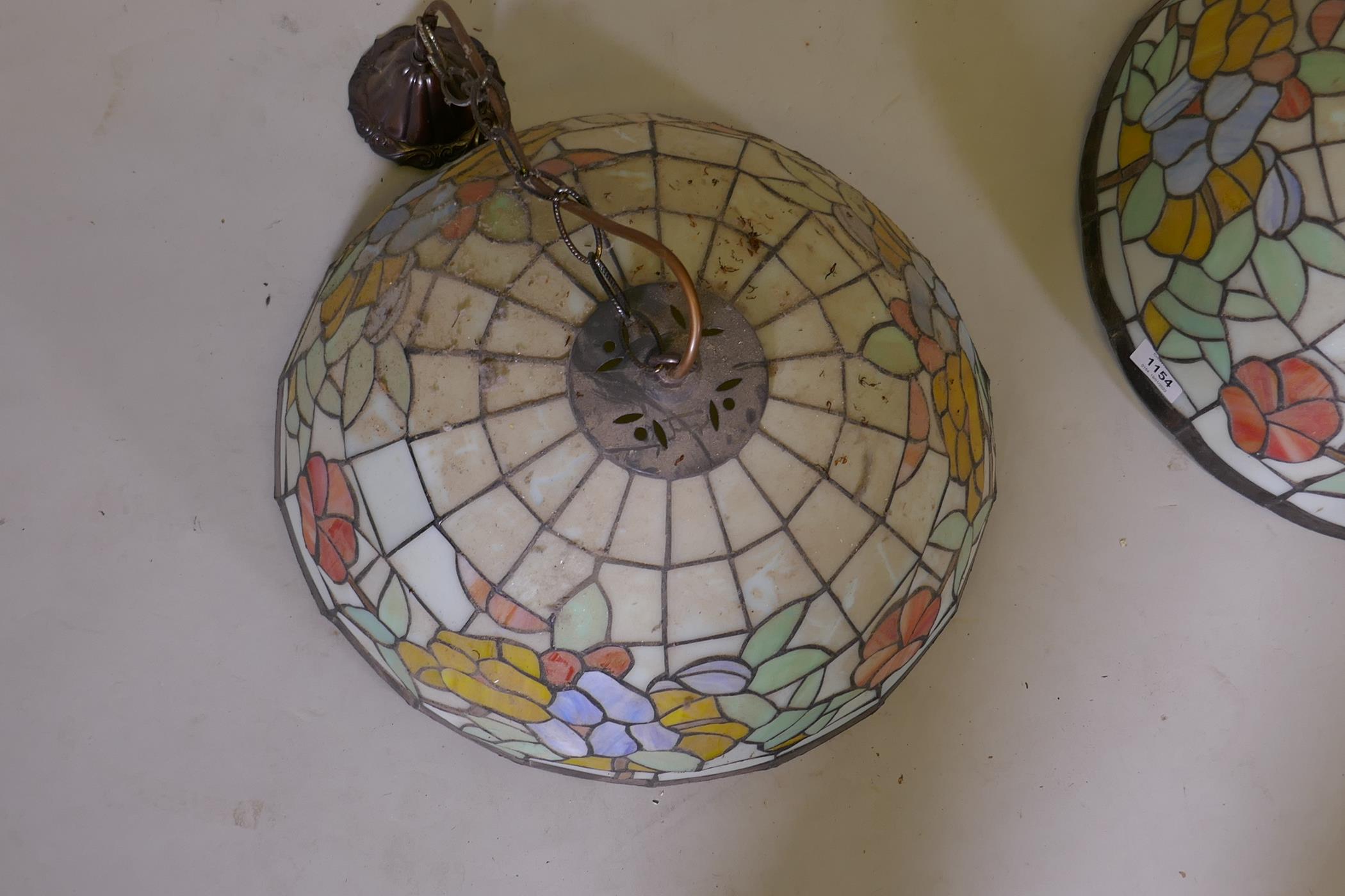 A pair of Tiffany style glass ceiling lamp shades, 15" diameter x 10" high - Image 3 of 3