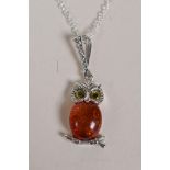 A 925 silver and baltic amber set owl pendant necklace, 1½" drop