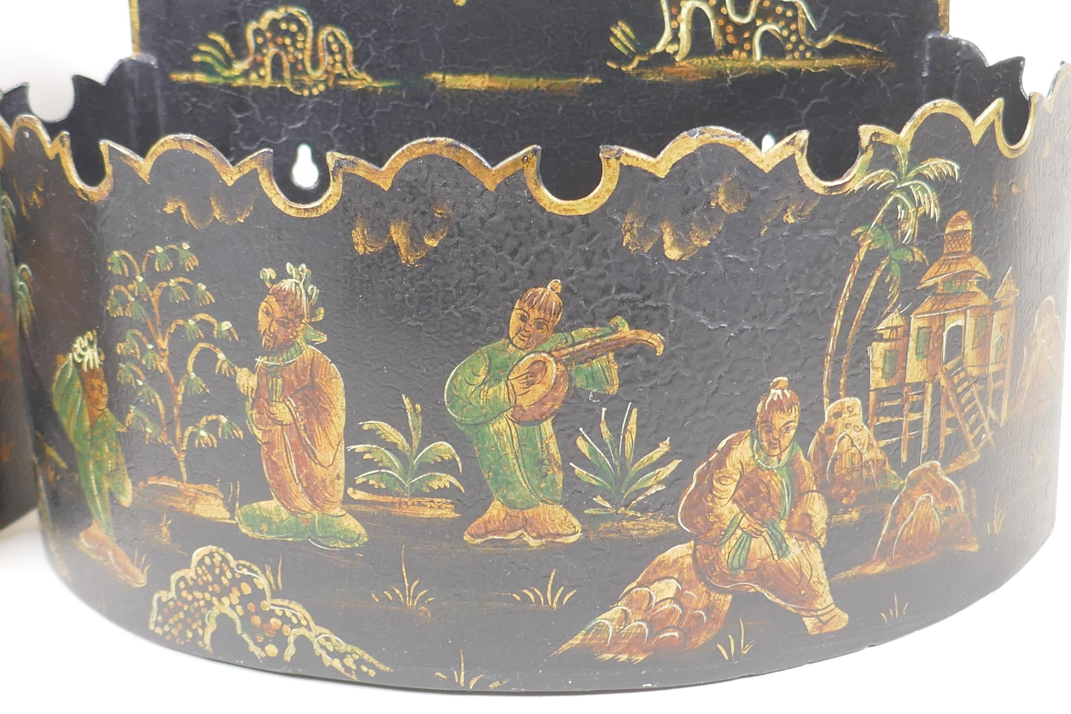 A pair of toleware wall planters with Japanned decoration of figures and birds, 11" wide - Image 3 of 4