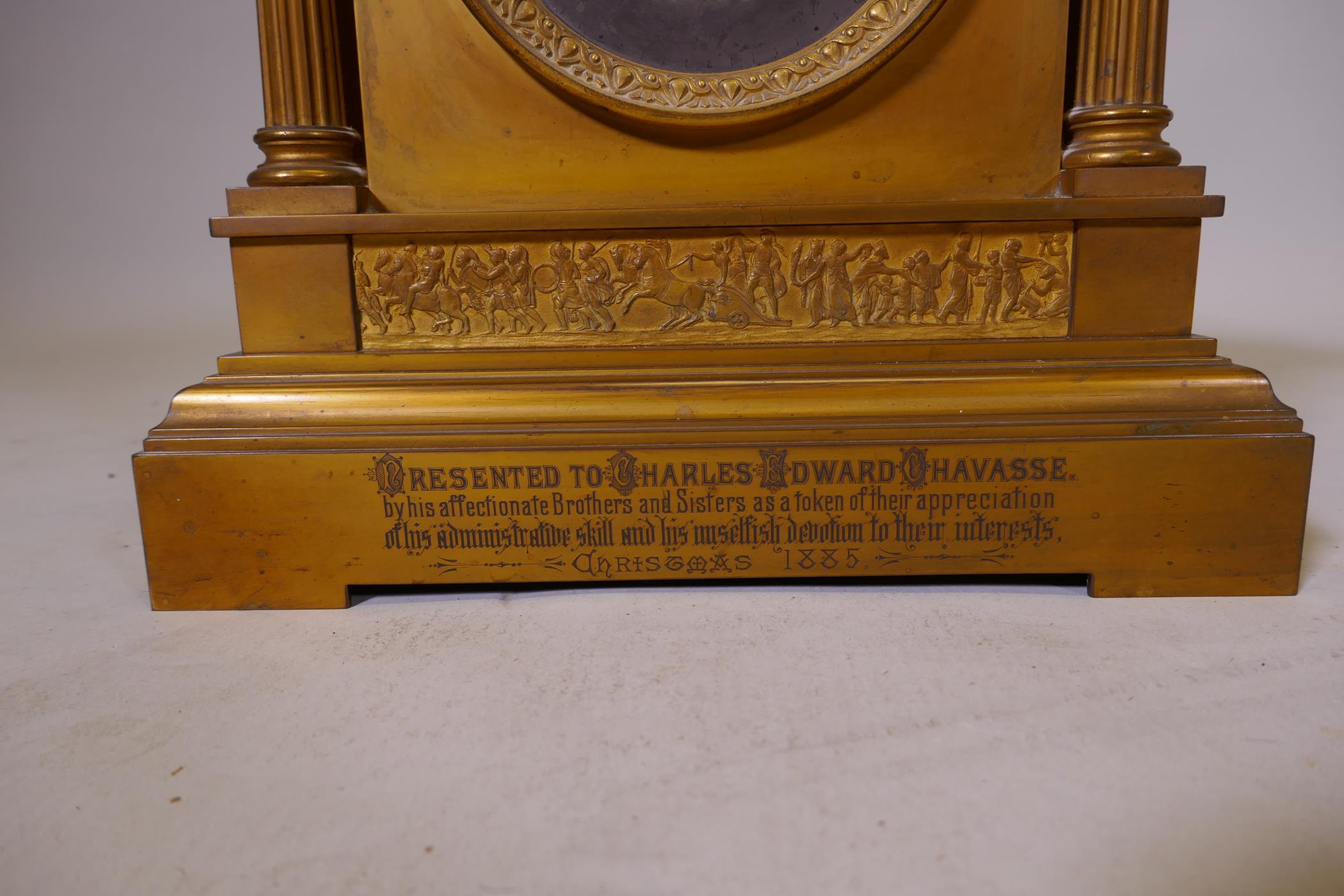 A C19th ormolu brass cased mantel clock with silvered chapter ring and Arabic numeral, the case with - Image 2 of 5