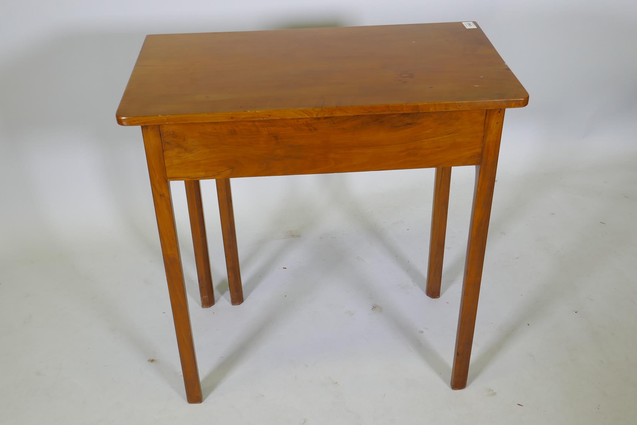 A C19th mahogany single drop flap occasional table with gateleg supports and single frieze drawer,