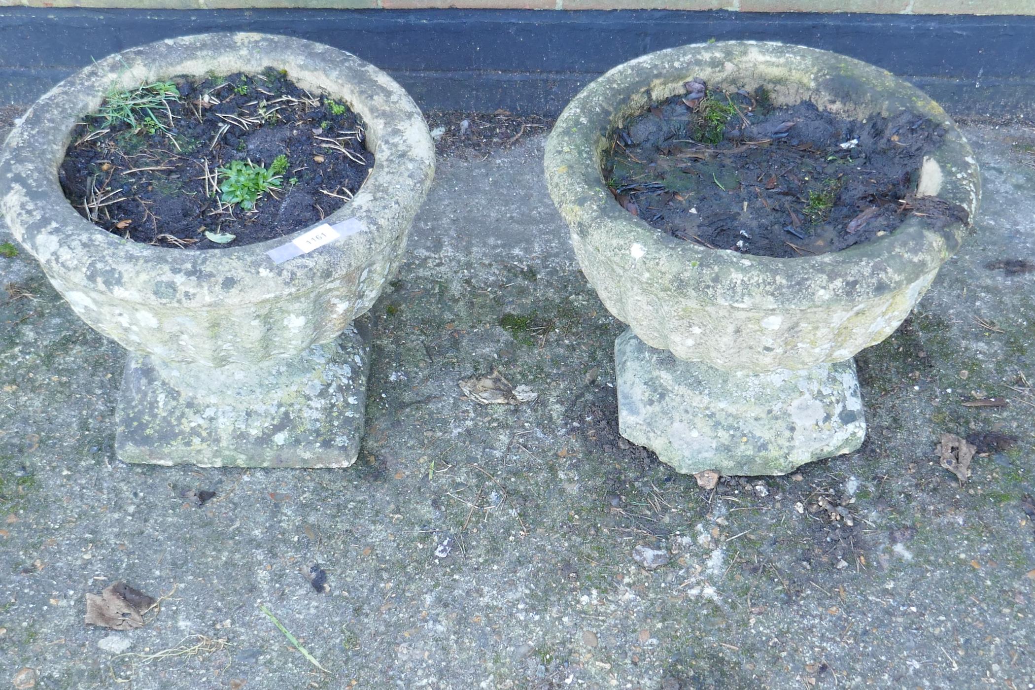 A pair of vintage reconstituted stone garden urns - Image 2 of 4