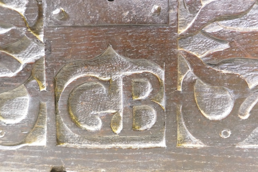An late C17th/early C18th oak bible box with carved front, initialed G.B., 26" x 18" x 9" - Image 6 of 6