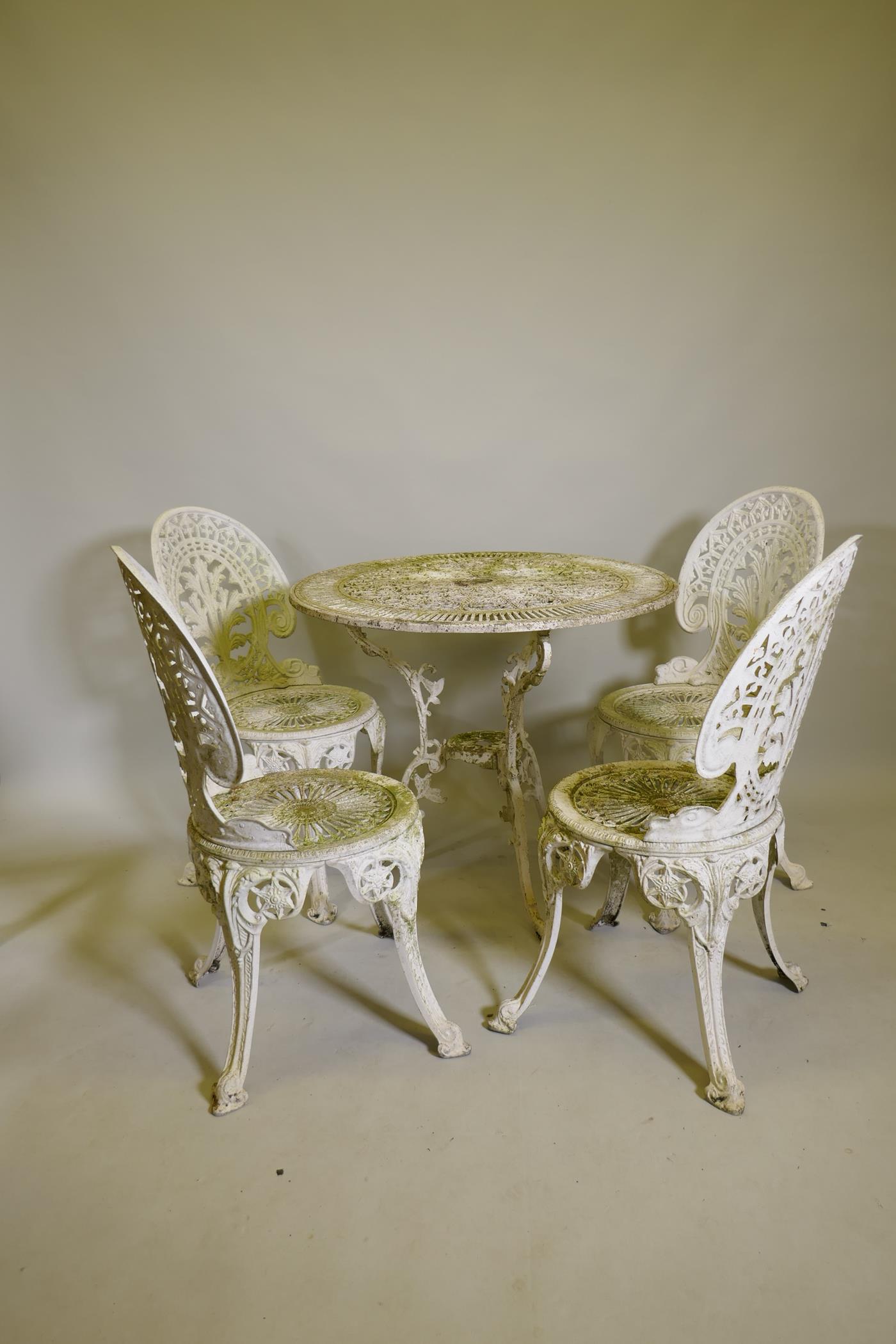 A painted metal garden table and four chairs, 32" diameter - Image 2 of 4