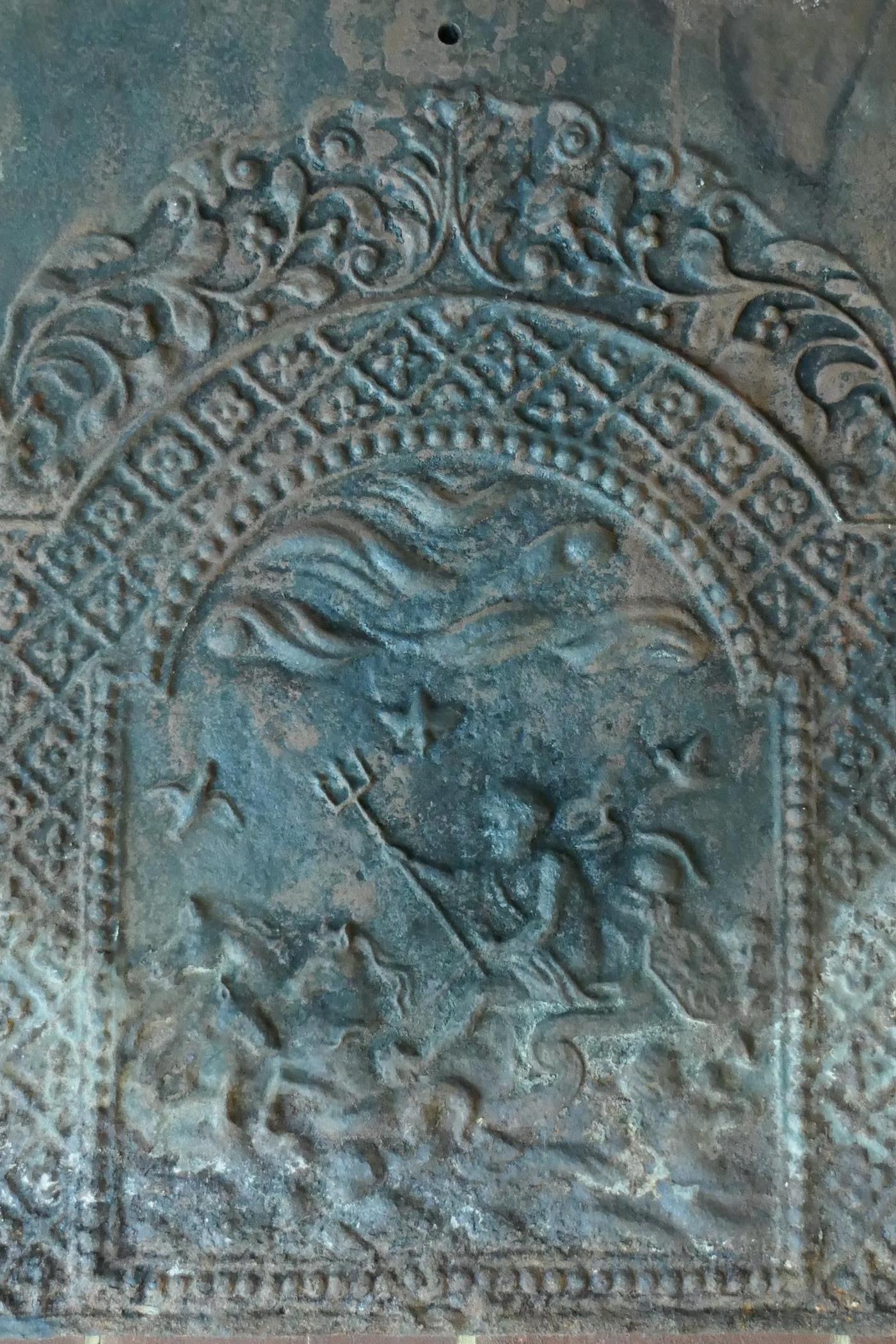 Antique cast iron fire back with raised decoration depicting Neptune riding a chariot over the - Image 2 of 3