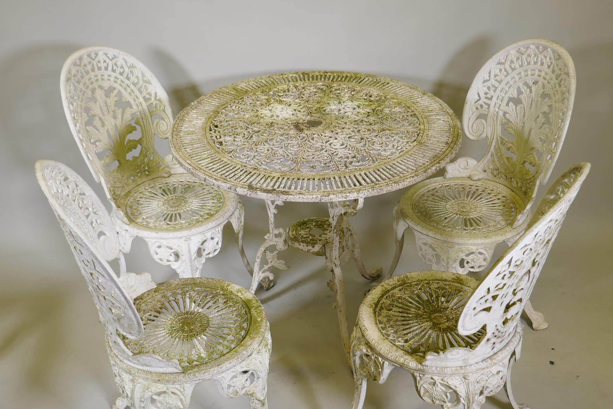 A painted metal garden table and four chairs, 32" diameter - Image 4 of 4