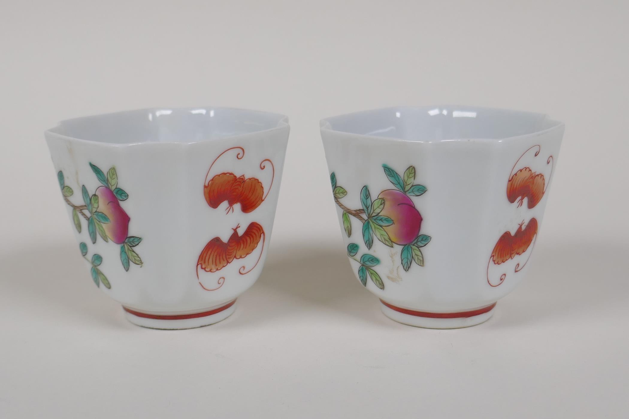 A pair of famille vert enamelled porcelain tea bowls with peach tree decoration, Chinese Guangxu 6 - Image 4 of 6