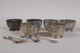 Six hallmarked silver salts, London 1866, Robert Hennell III and four matching spoons, 257g