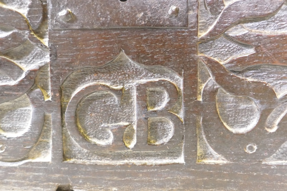 An late C17th/early C18th oak bible box with carved front, initialed G.B., 26" x 18" x 9" - Image 4 of 4