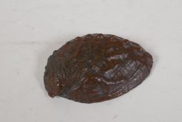 A Japanese bronze okimono in the form of a clam shell, 3" long