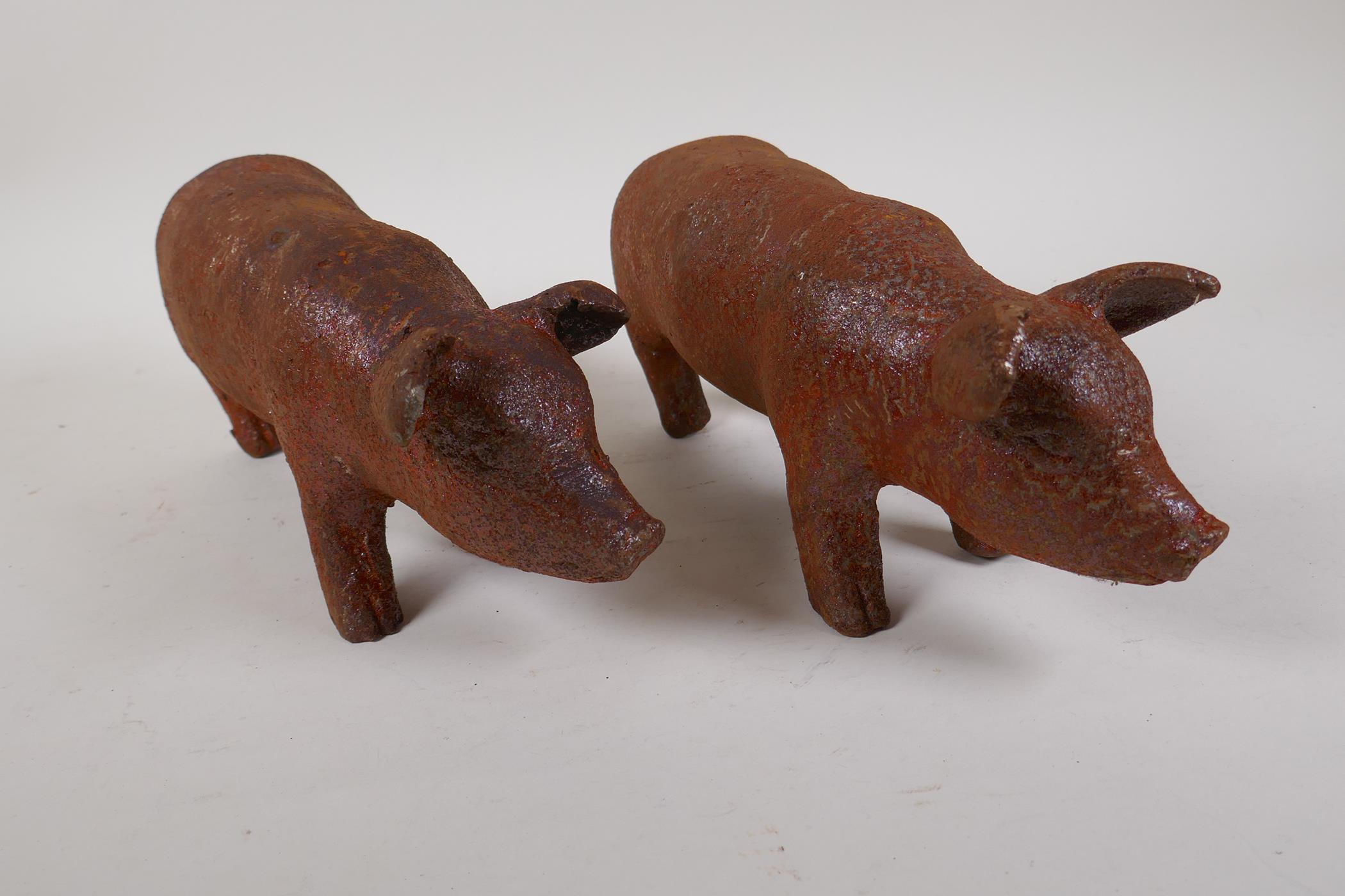 A pair of cast iron garden piglets, 12" long - Image 2 of 3