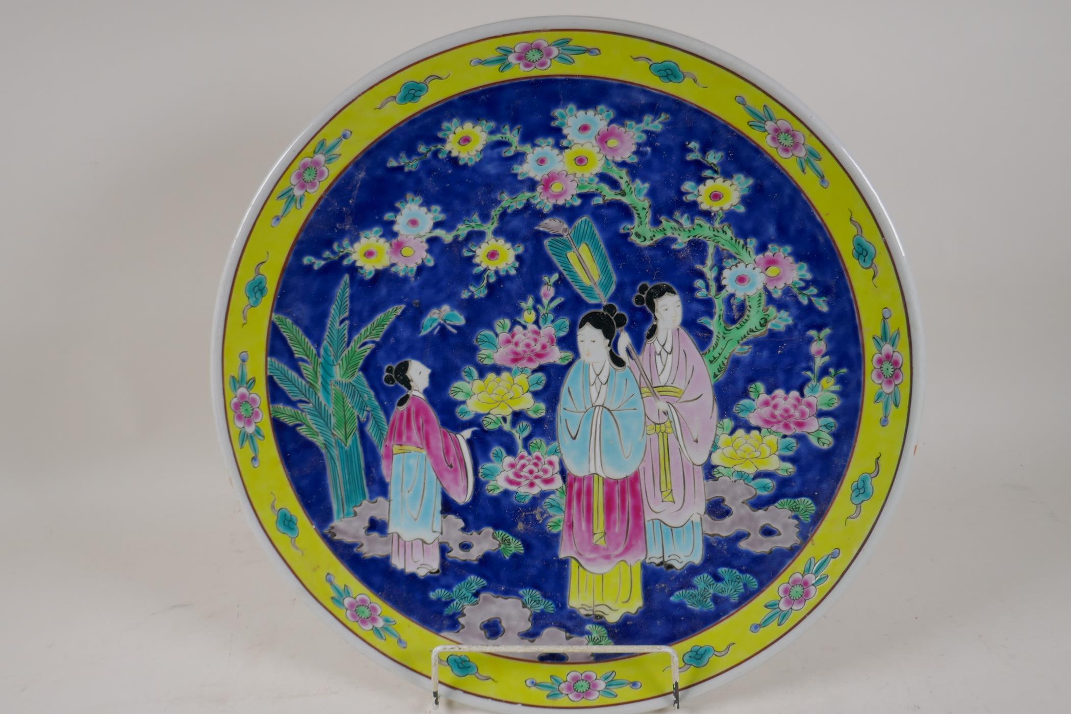 A Chinese porcelain charger painted in bright enamels with a lady and her servants, 16" diameter - Image 3 of 3