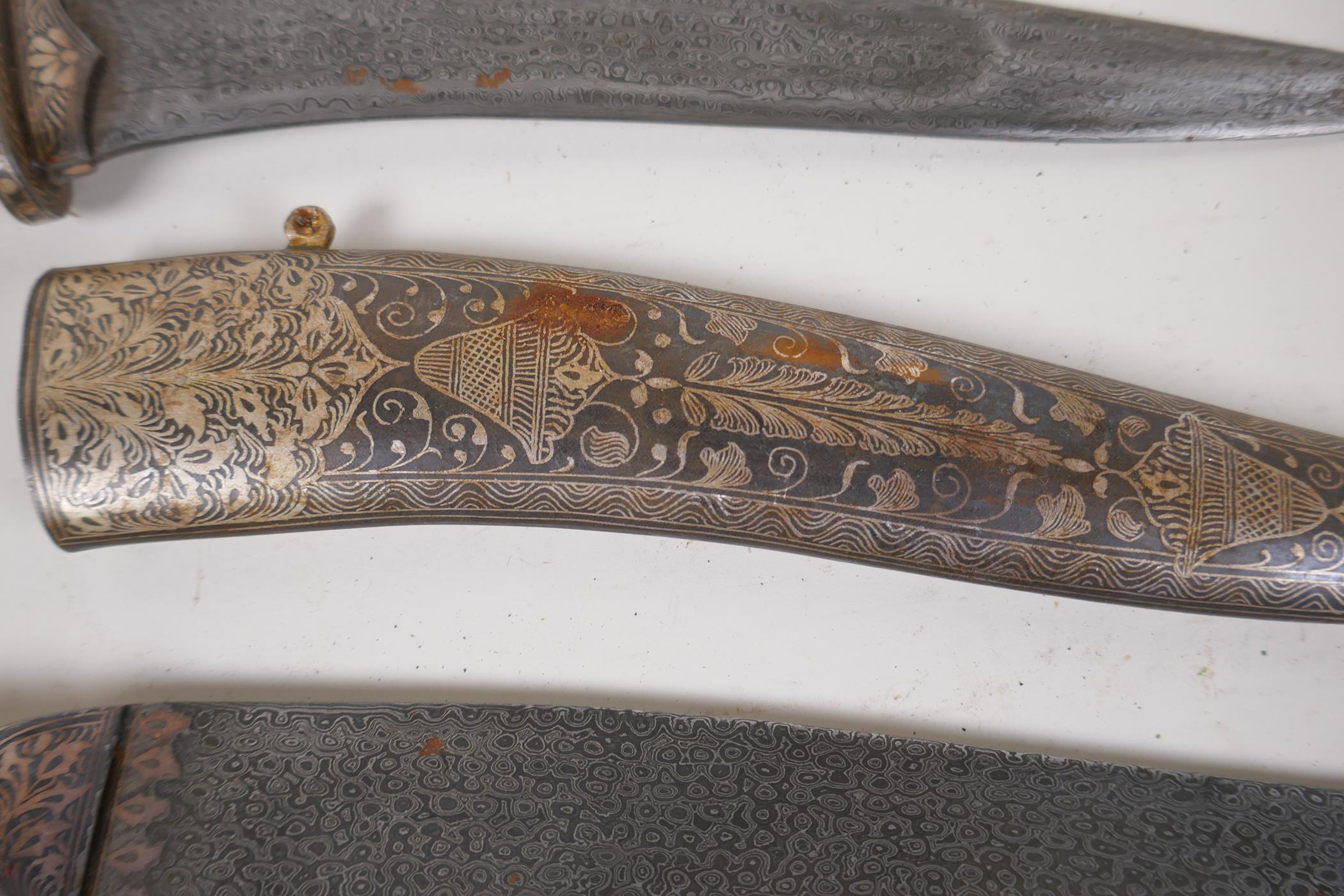 An Eastern dagger with rams mask handle and niello decorated scabbard, 15" long, and a horn - Image 5 of 5