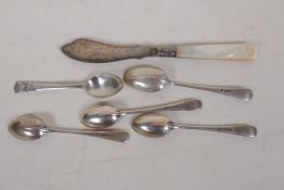 Four hallmarked silver rattail teaspoons, 1912 and 1927, a hallmarked silver commemorative teaspoon,