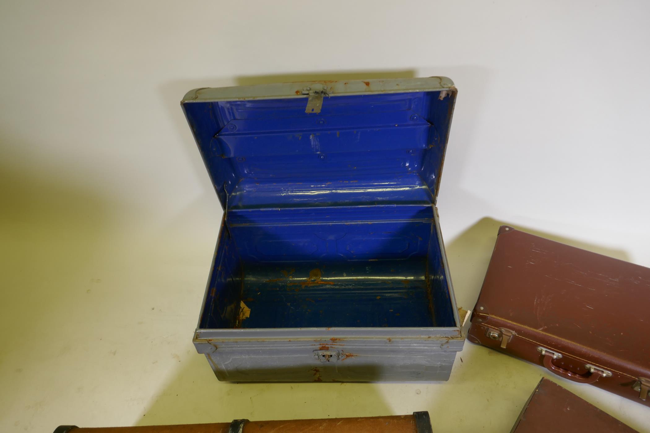 A dome top metal trunk, 22" x 15" x 13", a vintage fabric covered cabin trunk, a small wooden case - Image 5 of 6