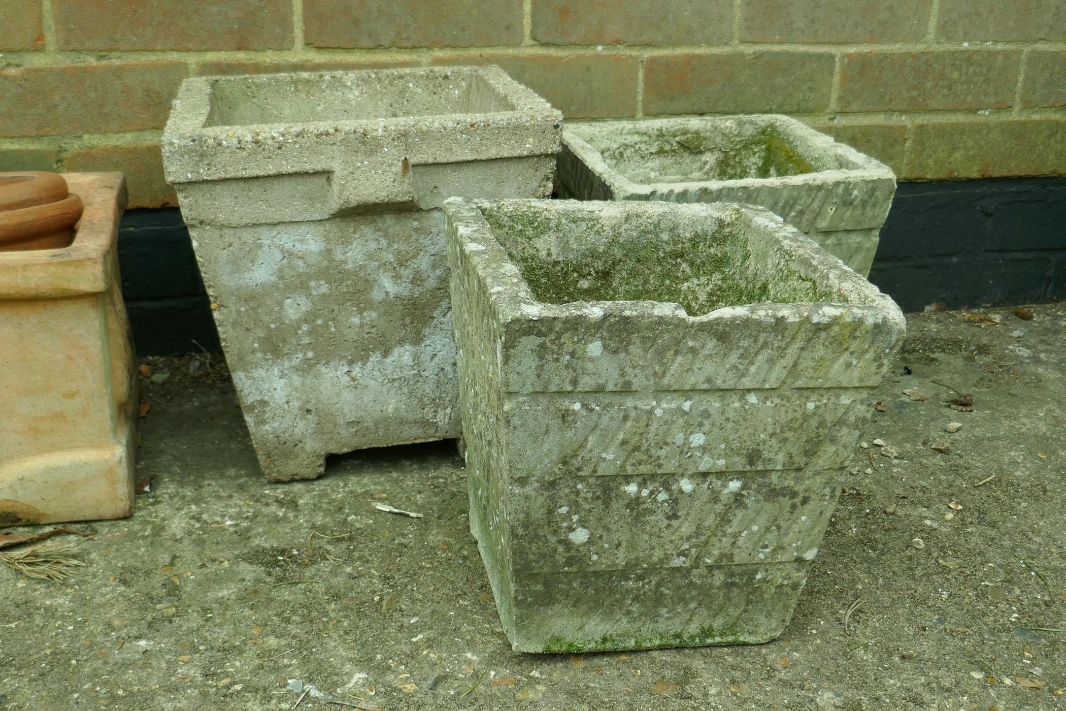 A quantity of terracotta and concrete garden pots - Image 2 of 3