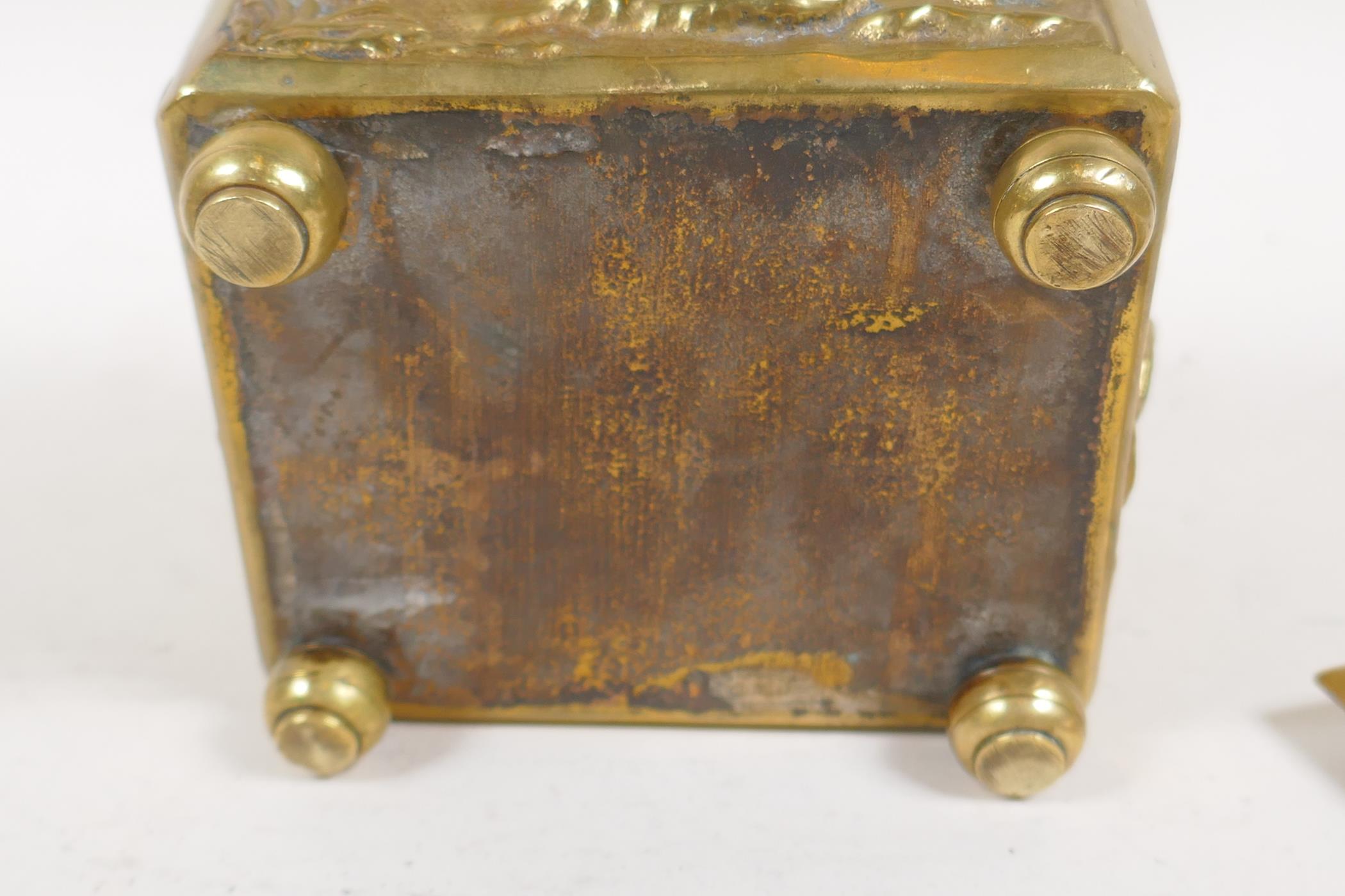 A late C18th/early C19th Dutch brass tobacco box embossed with a scene of a travelling monkey - Image 4 of 4