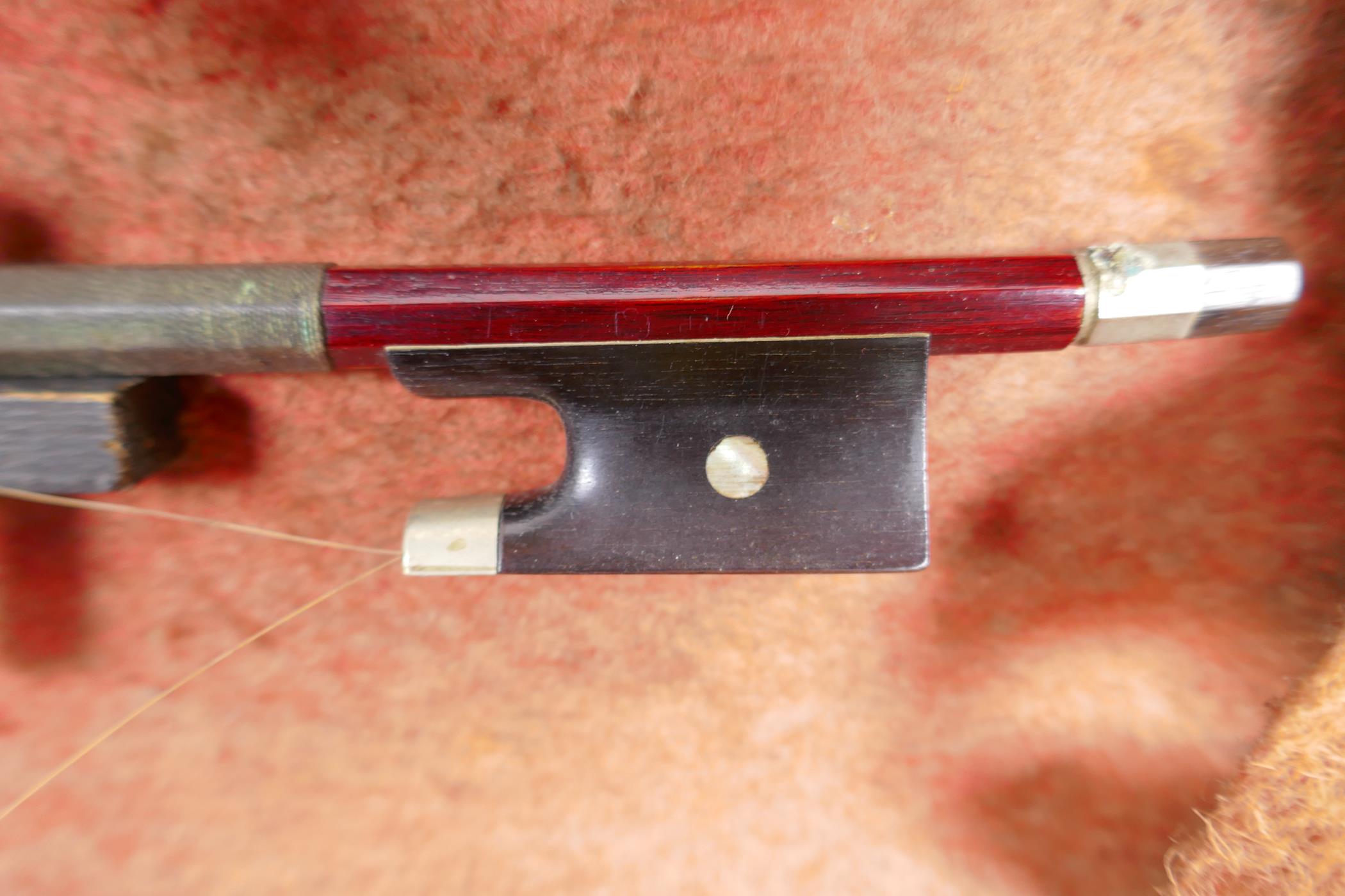 A vintage violin, 23½" long, with two bows, one marked Japan with chrysanthemum, in a fitted - Image 5 of 5