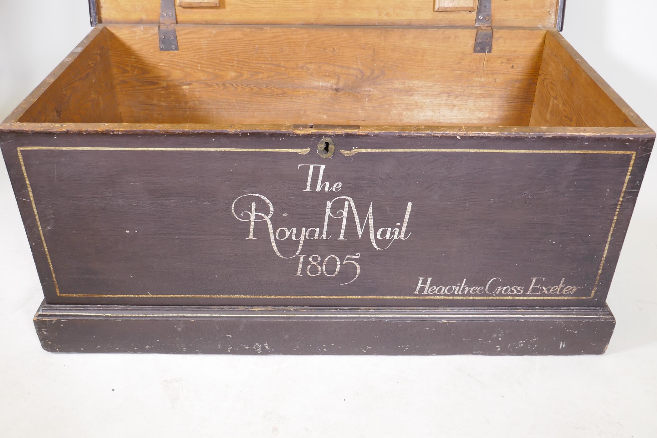 A C19th painted pine blanket chest, decorated with a coaching scene, 42" x 22" x 19" - Image 4 of 5