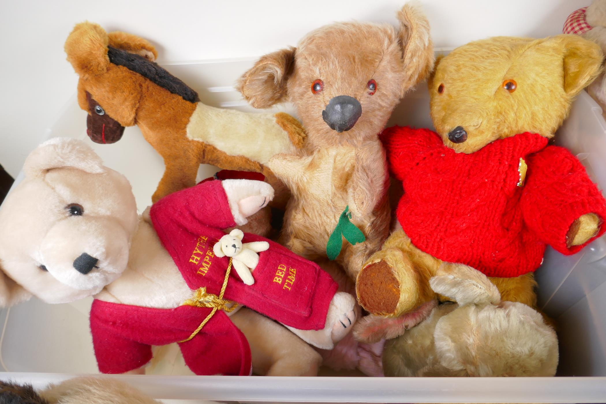 A quantity of vintage teddy bears and cuddly toys - Image 5 of 5